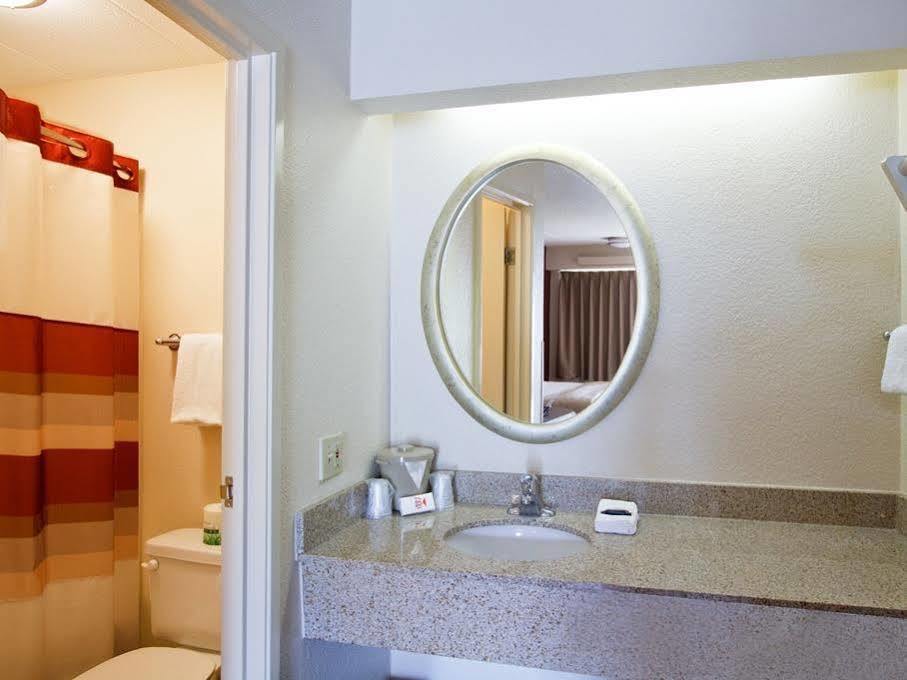 Red Roof Inn Charleston West - Hurricane, Wv Teays Valley Ngoại thất bức ảnh